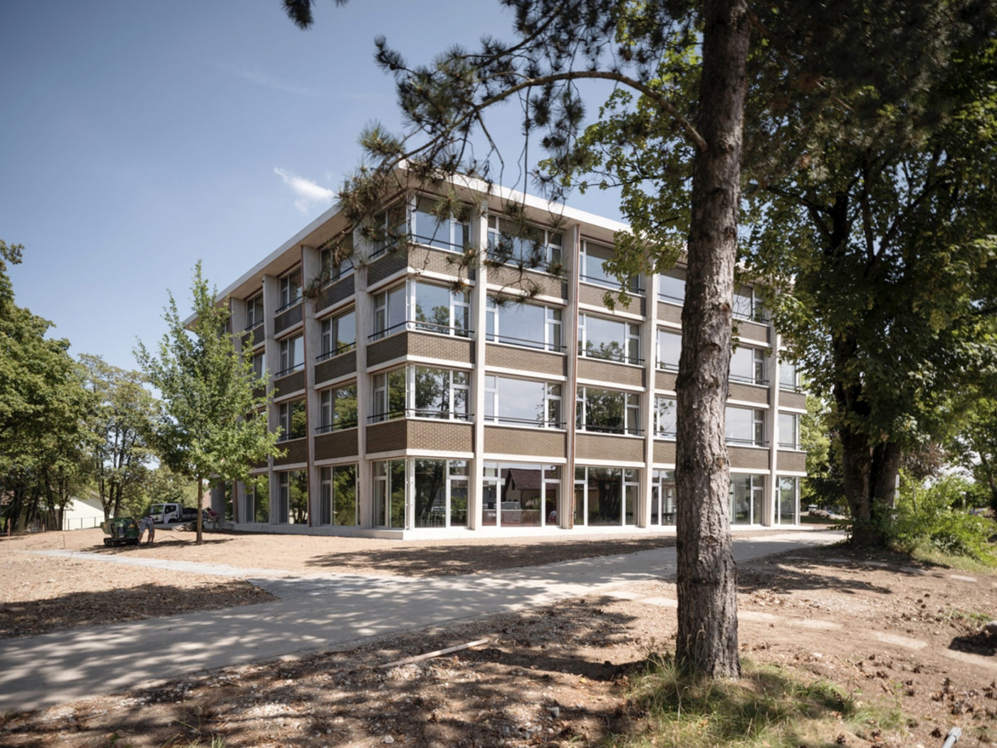 Schulhausneubau Trakt E, SA Halden, Opfikon – Bild 1