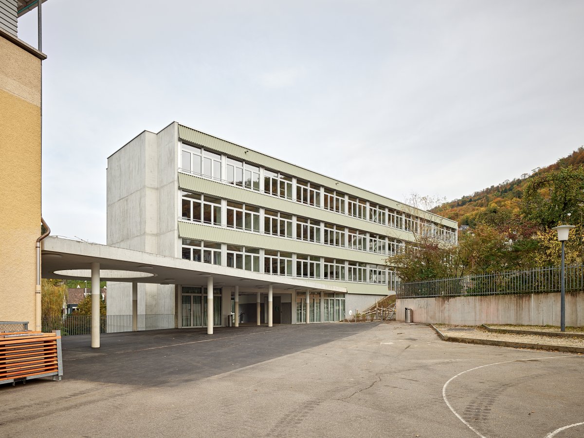 Schulhaus Bachtal Ennetbaden – Bild 1
